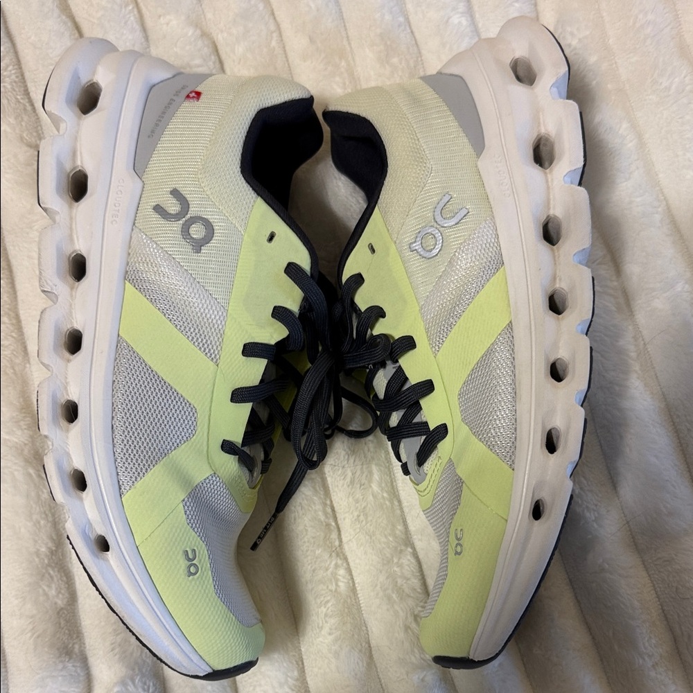 On Running Lime and Black Athletic Shoes 8.5 Women’s